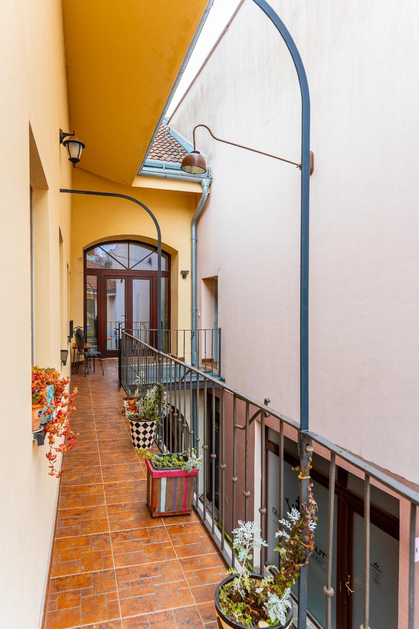 2 Room Flat Hlavna Kosice With Parking Ngoại thất bức ảnh